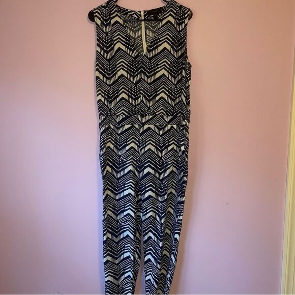 J Crew Size 6 Linen Blend Navy and White Chevron Jumpsuit Sleeveless - Picture 1 of 9